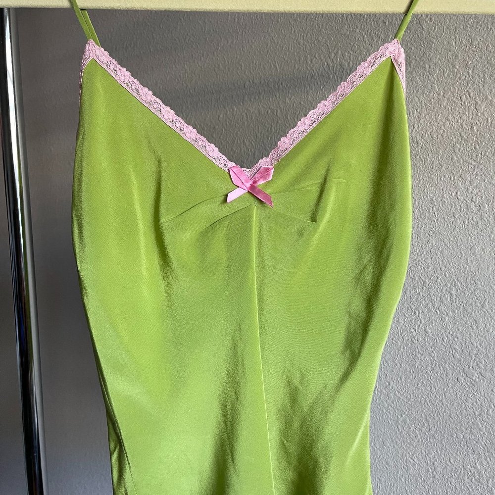 VINTAGE FRONT BOW STRAWBERRY SLIP TOP